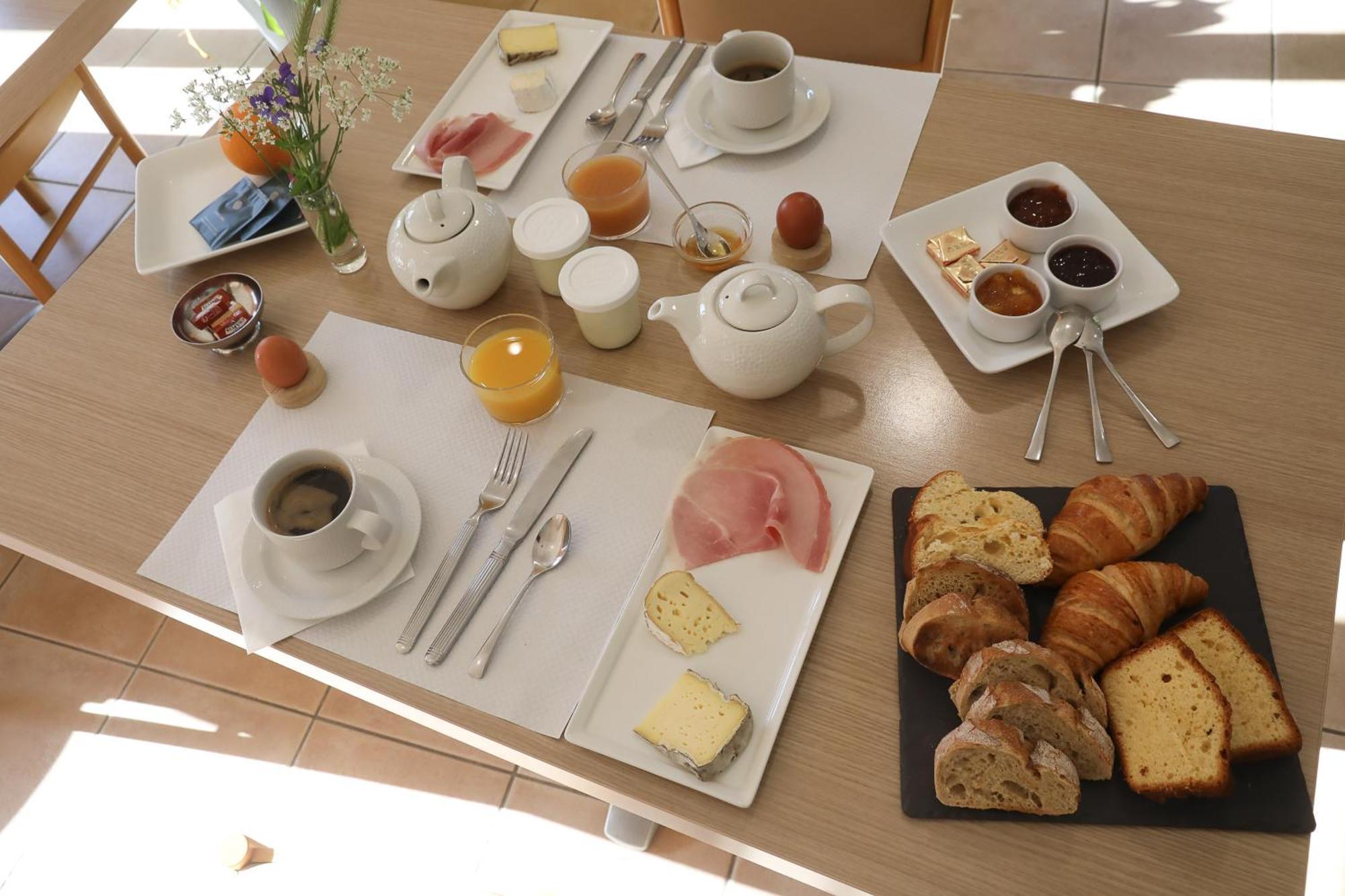 Lanarce Logis Hotel Spa Restaurant Le Provence מראה חיצוני תמונה