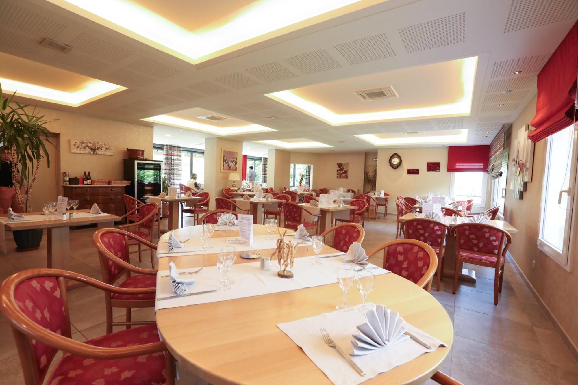 Lanarce Logis Hotel Spa Restaurant Le Provence מראה חיצוני תמונה