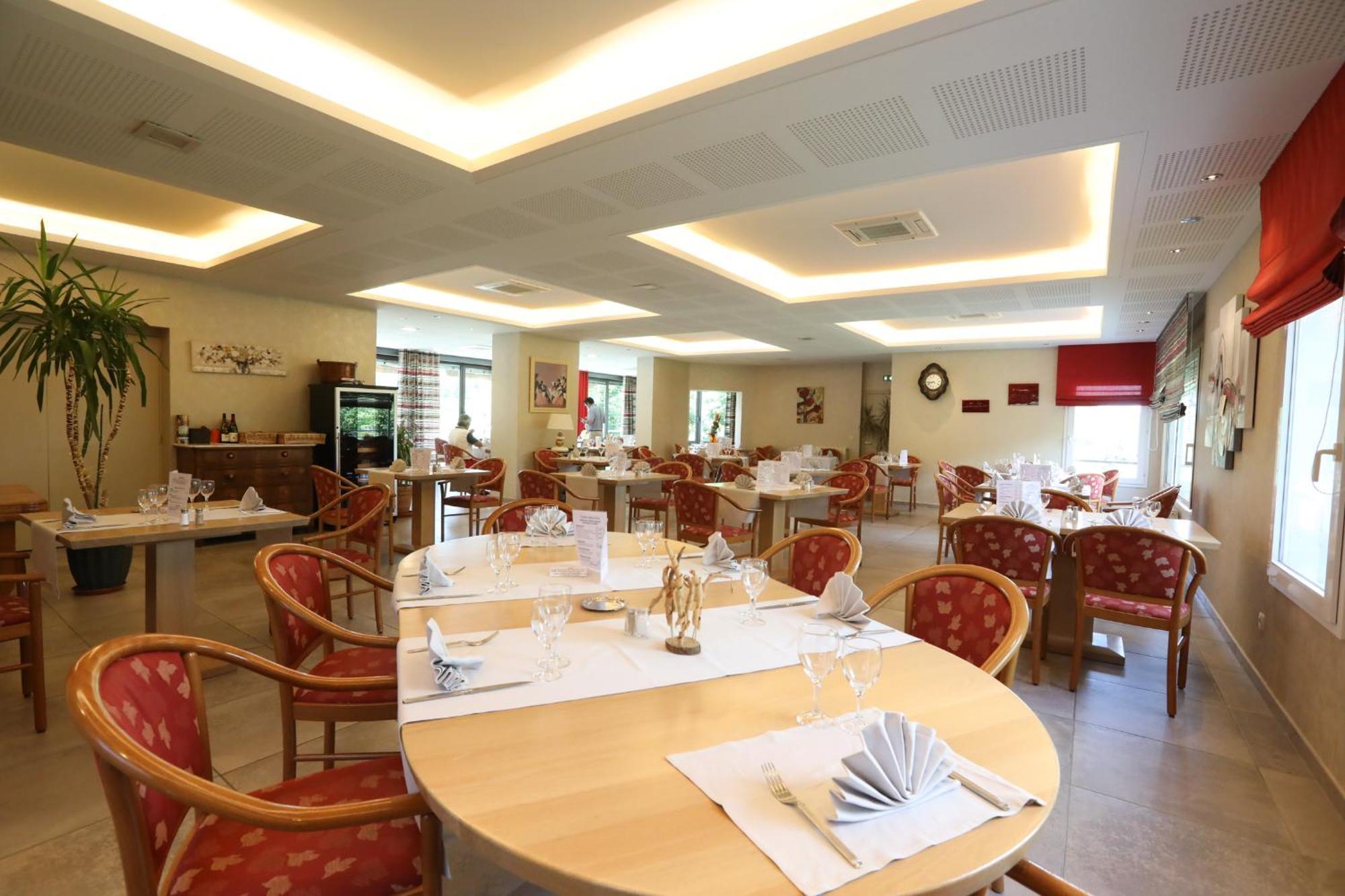 Lanarce Logis Hotel Spa Restaurant Le Provence מראה חיצוני תמונה